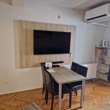 Apartment Viktor,Parking Osijek Exteriör bild