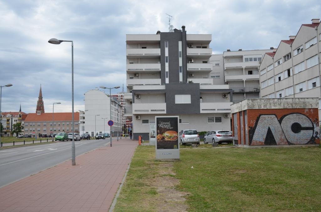 Apartment Viktor,Parking Osijek Rum bild