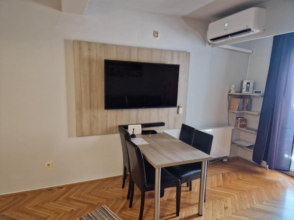 Apartment Viktor,Parking Osijek Exteriör bild