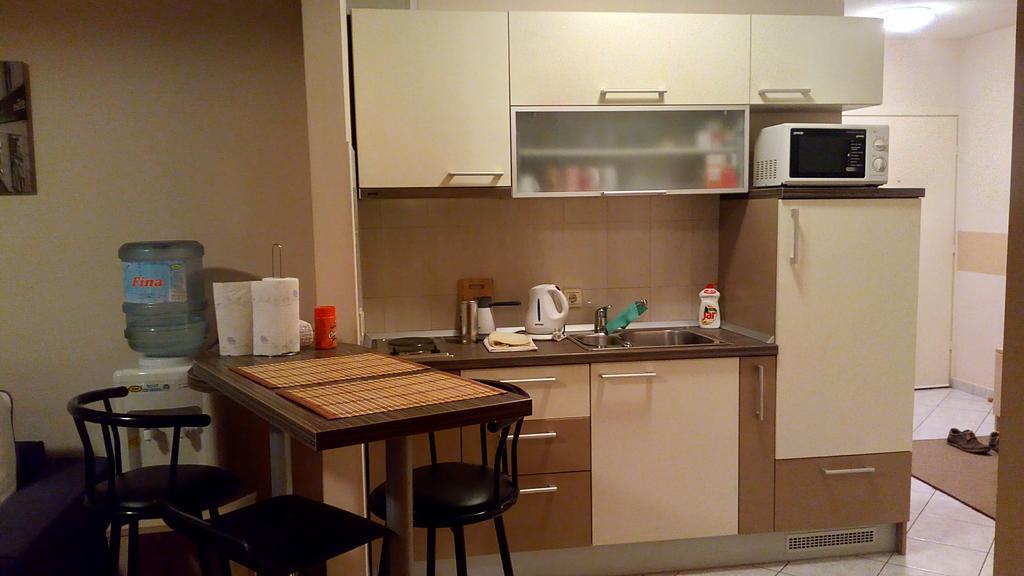 Apartment Viktor,Parking Osijek Exteriör bild