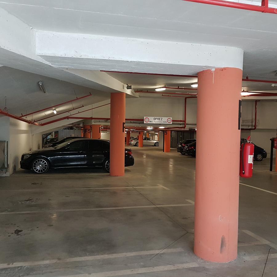 Apartment Viktor,Parking Osijek Exteriör bild