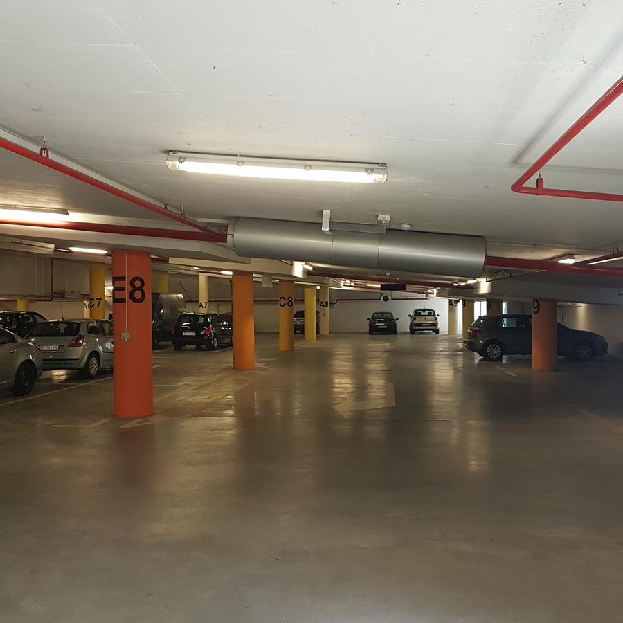 Apartment Viktor,Parking Osijek Exteriör bild
