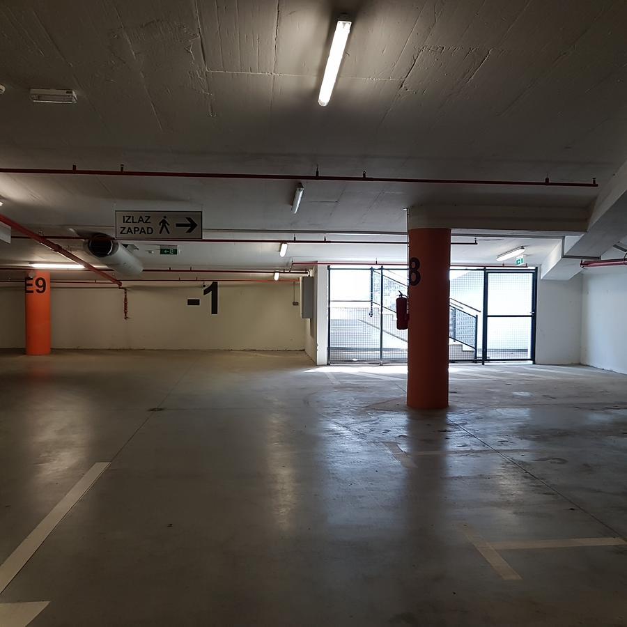 Apartment Viktor,Parking Osijek Exteriör bild